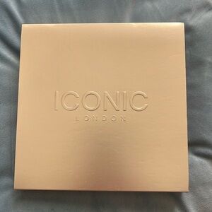 Iconic London Day To Slay Eyeshadow Palette